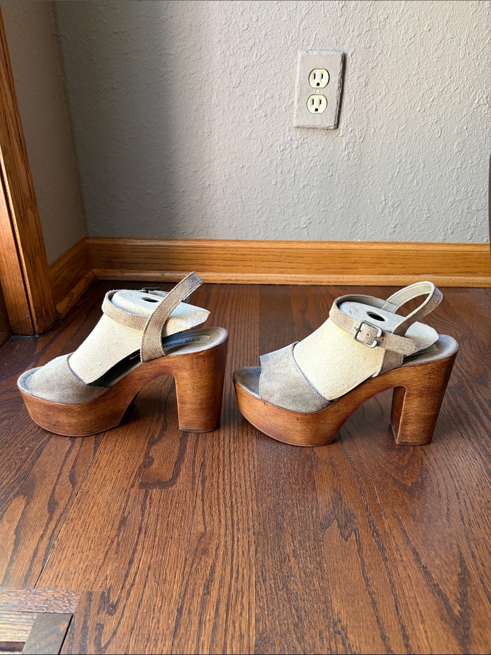 Steve Madden Beige Suede Platform Sandals with Wood Heel